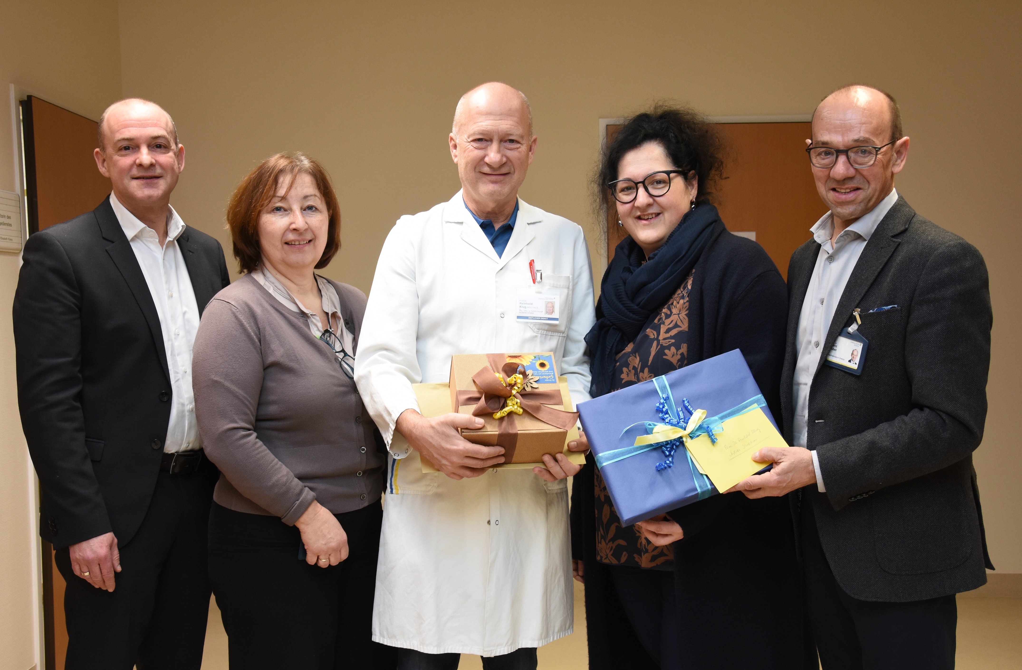 Gruppenfoto bei der Gratulation von Herrn Ärztlichen Direktor Prim. Dr. Reinhold Klug MBA. FACS