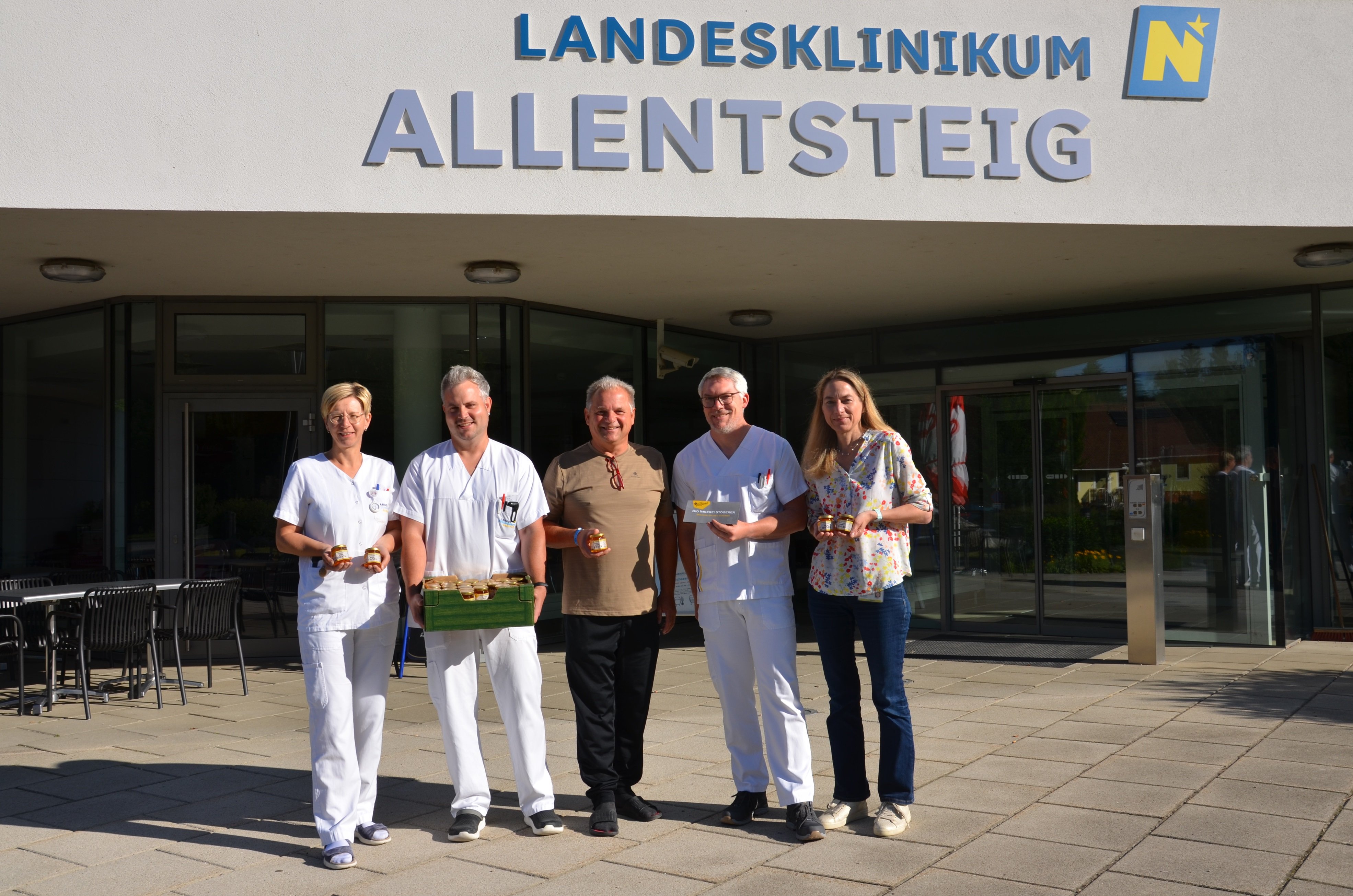 Gruppenfoto vor dem LK Allentsteig