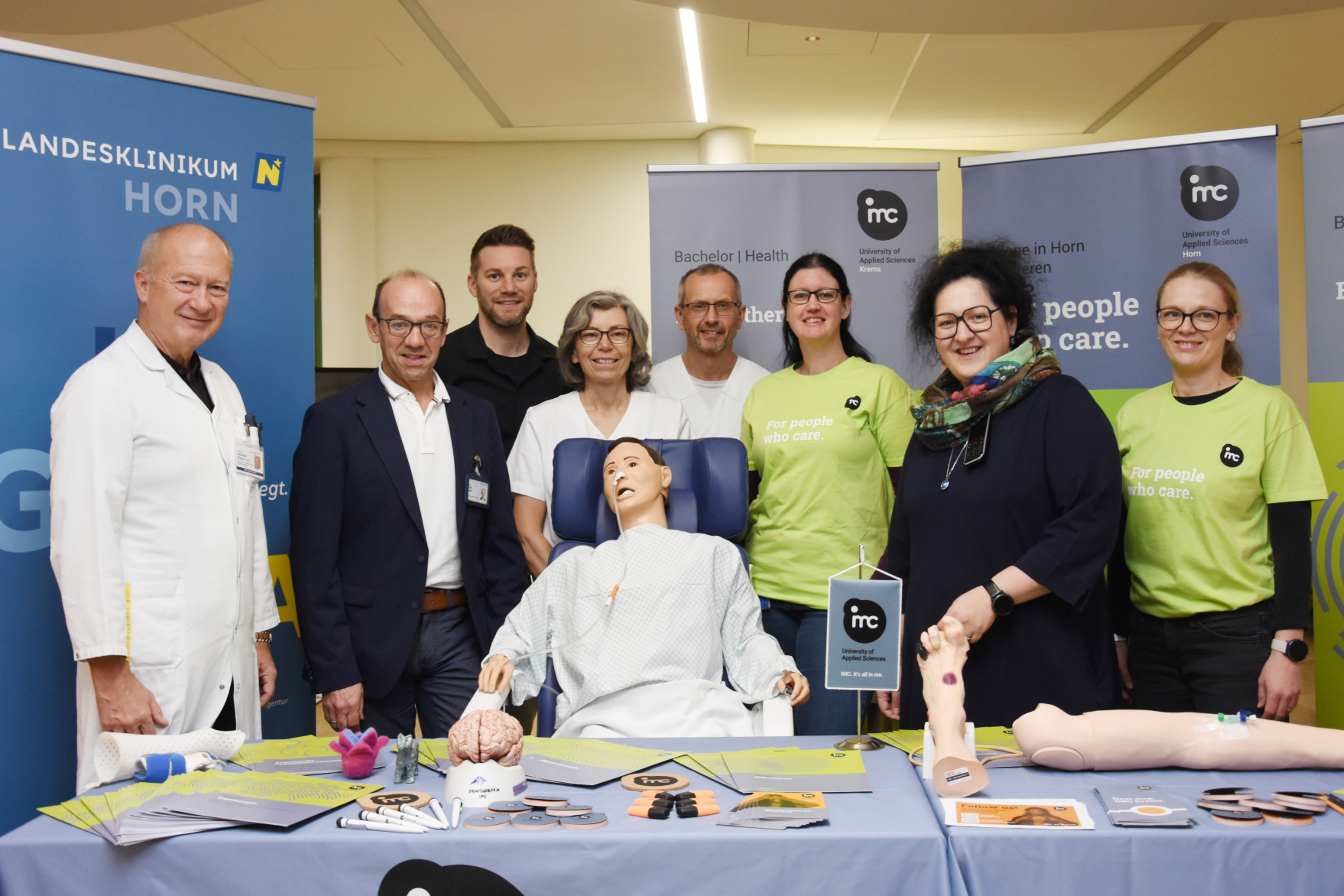 Prim. Dr. Reinhold Klug, MBA, FACS (Ärztlicher Direktor LK Horn), Mag. Franz Huber (Kaufmännischer Direktor LK Horn), Florian Schwarzinger (Betriebsrat LK Horn), Gabriele Führer (Bereichsleitung Pflege operativ LK Horn), Stefan Fehringer, MBA (Bereichsleiter Pflege konservativ, Stellvertretung Pflegedirektorin LK Horn), Jaqueline Thayer, MSc (Lecturer Institut Pflegewissenschaft IMC Krems), Mag. Elisabeth Klang (Pflegedirektorin LK Horn), Rita Weber-Stallecker, MSc (Lecturer Institut Therapie- und Hebammenwissenschaften IMC Krems) 